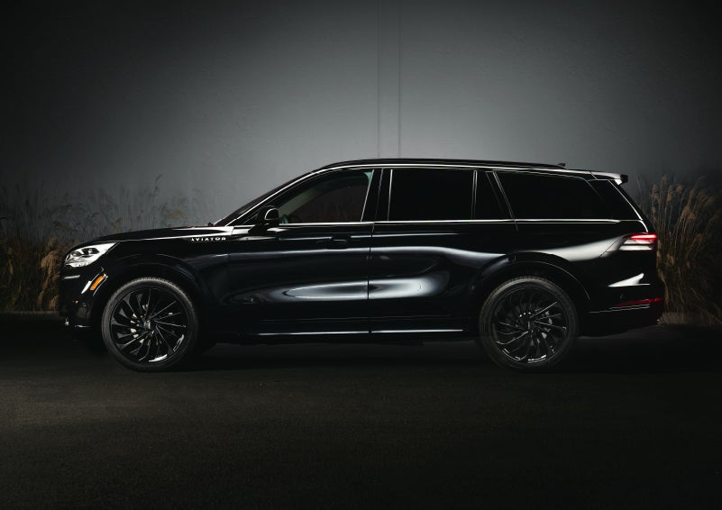 A 2024 Lincoln Aviator® SUV is shown in the Infinite Black exterior color | Vista Lincoln Woodland Hills in Woodland Hills CA