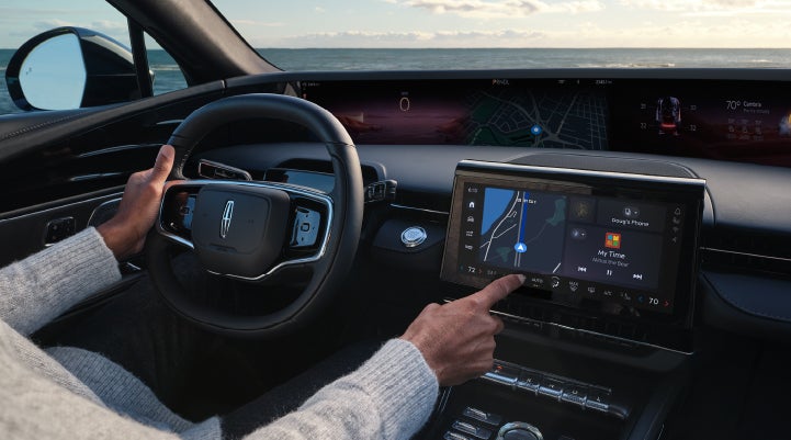 The driver of a 2024 Lincoln Nautilus® SUV interacts with the new Lincoln Digital Experience. | Vista Lincoln Woodland Hills in Woodland Hills CA